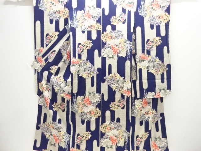 アンティーク　壷垂れに草花模様振袖